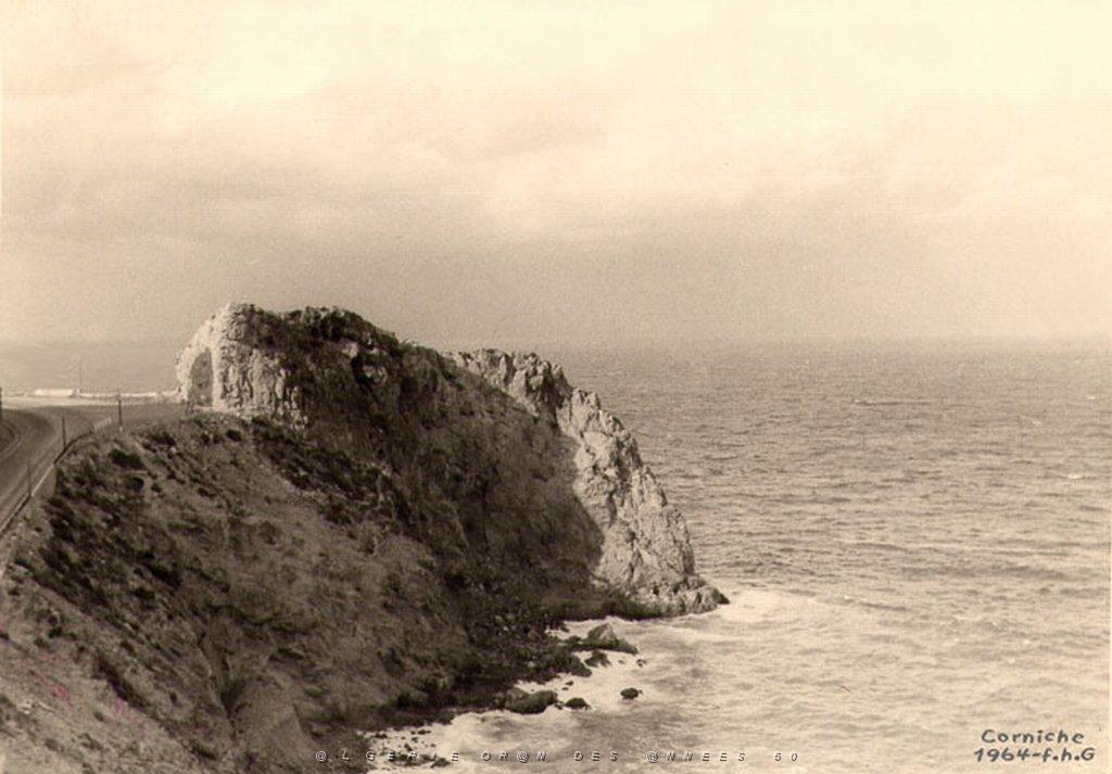 MERS EL KEBIR B LA CORNICHE VERS AIN EL TURCK 1964.jpg